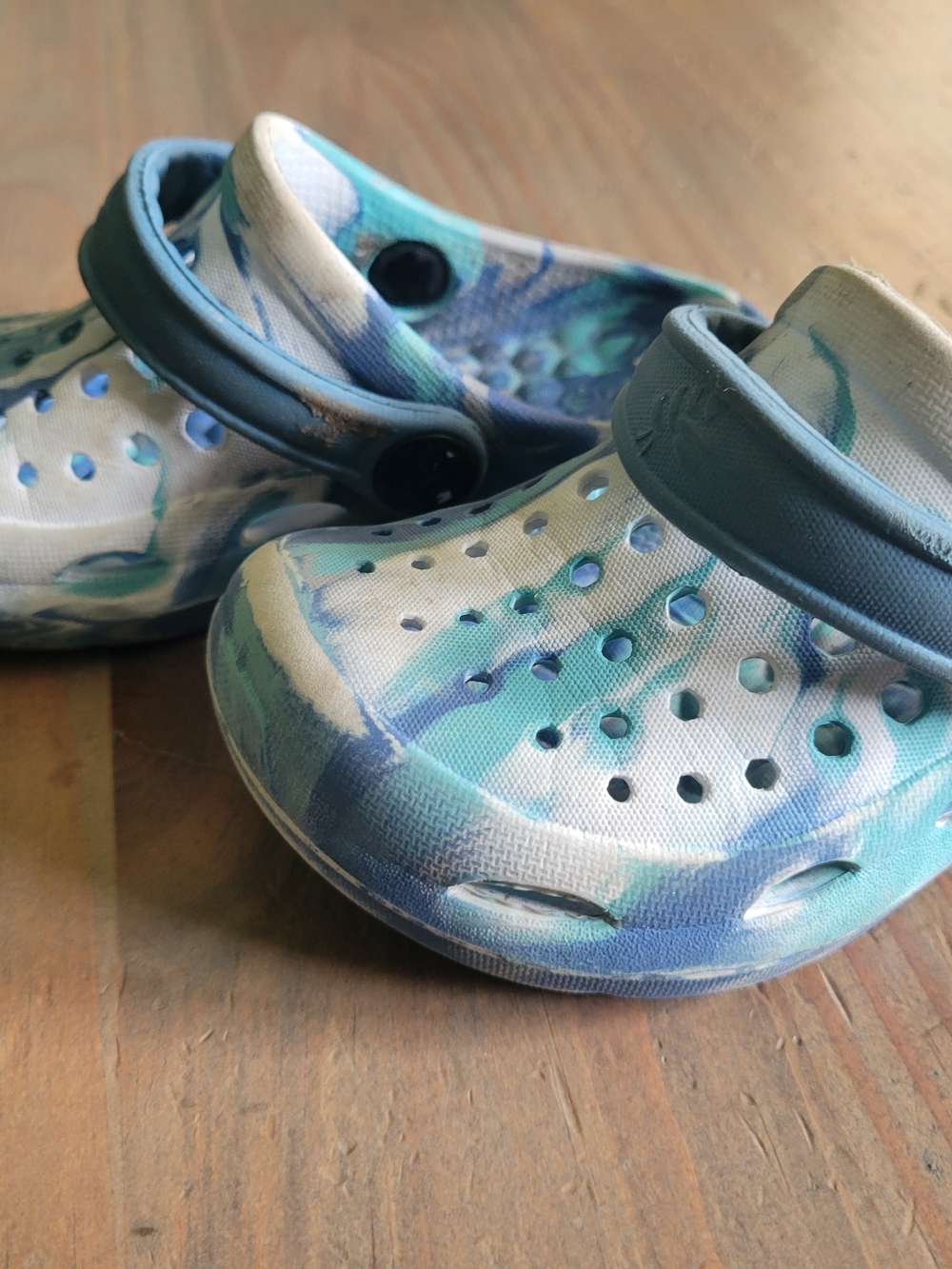Kids Blue Tie-Dye Clog Sandals - Lightweight Comfort